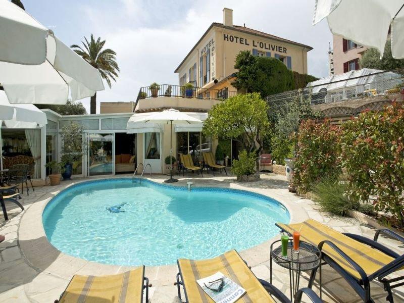 L'olivier - Piscine & Parking