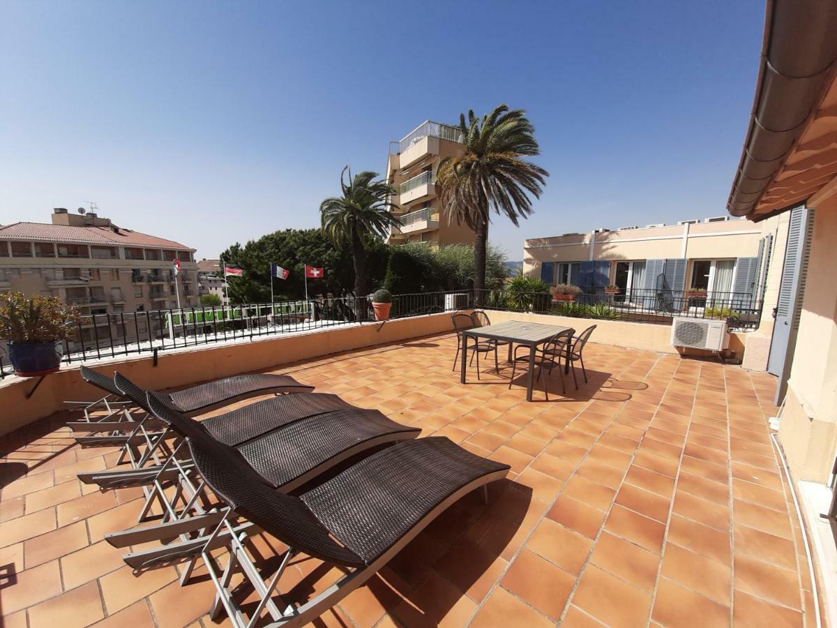 L'olivier - Piscine & Parking Hotel 3*