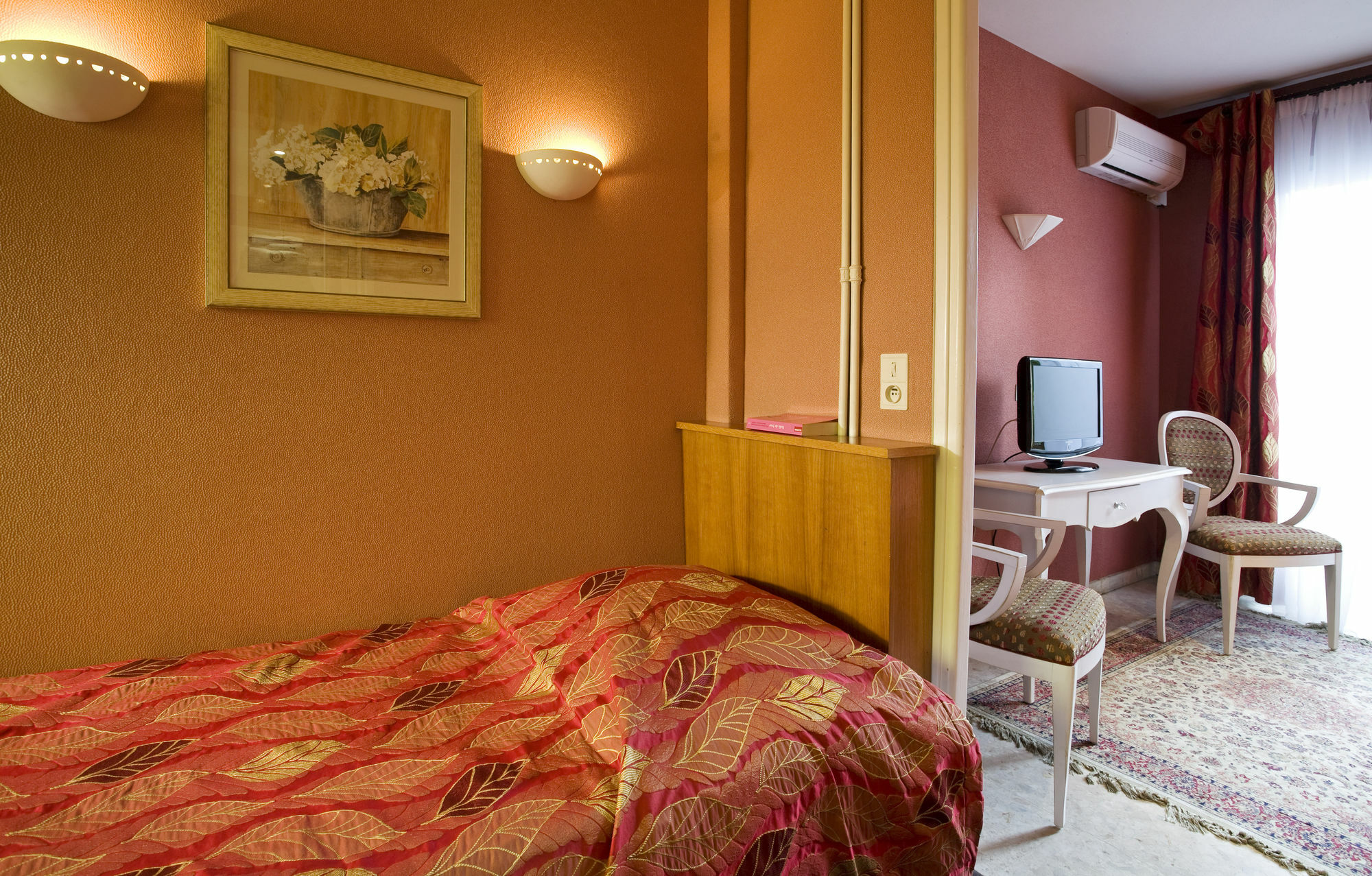 L'olivier - Piscine & Parking Hotel 3*