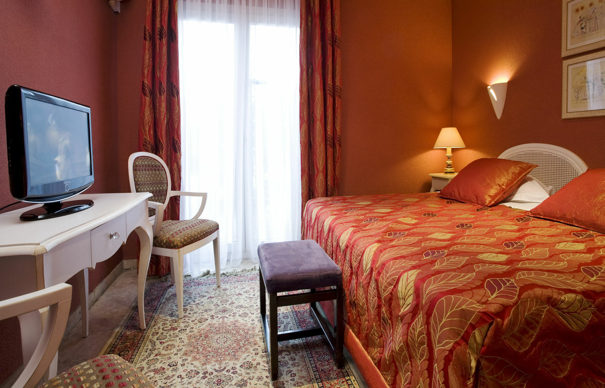 L'olivier - Piscine & Parking 3*