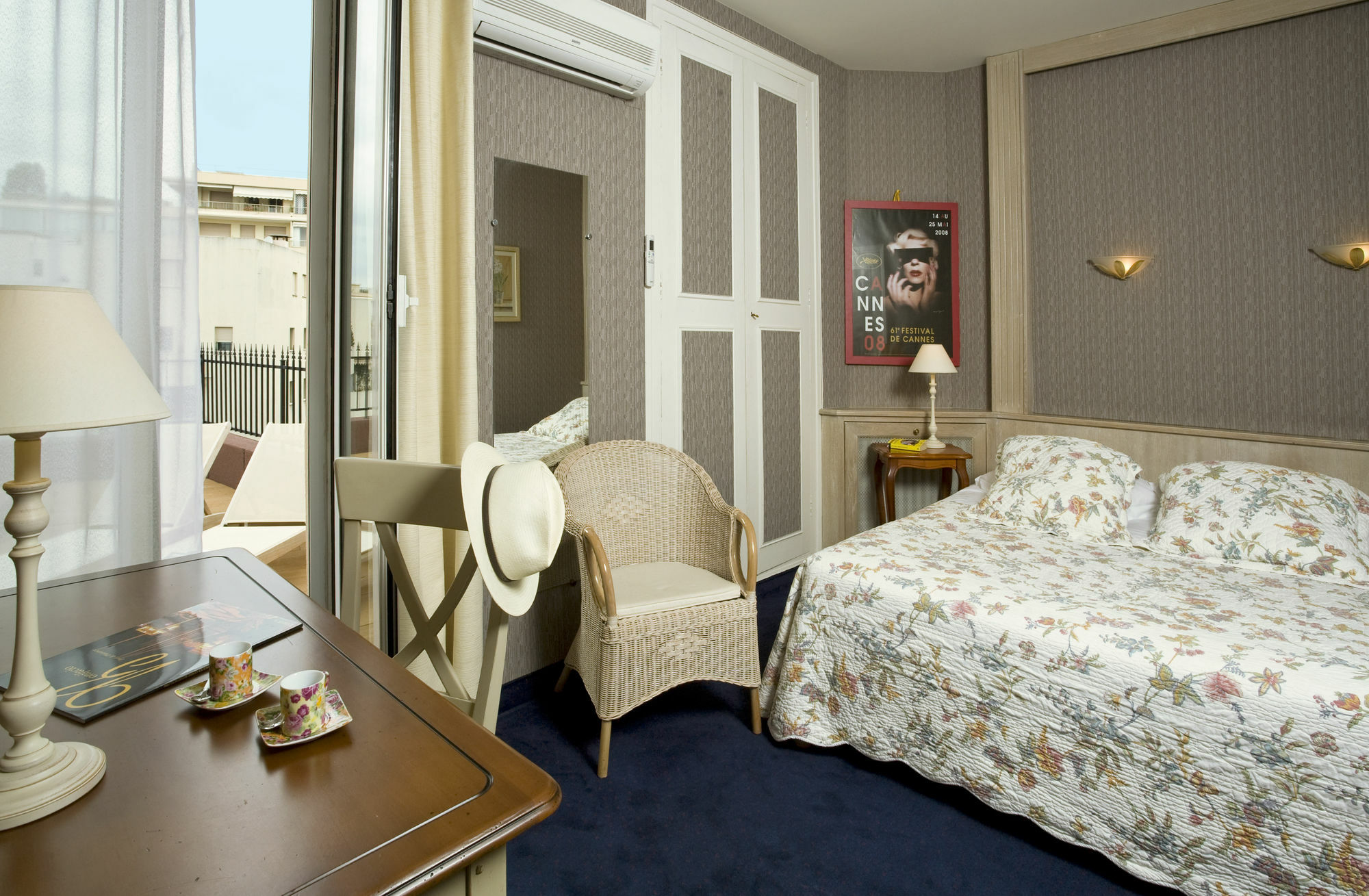 L'olivier - Piscine & Parking 3*