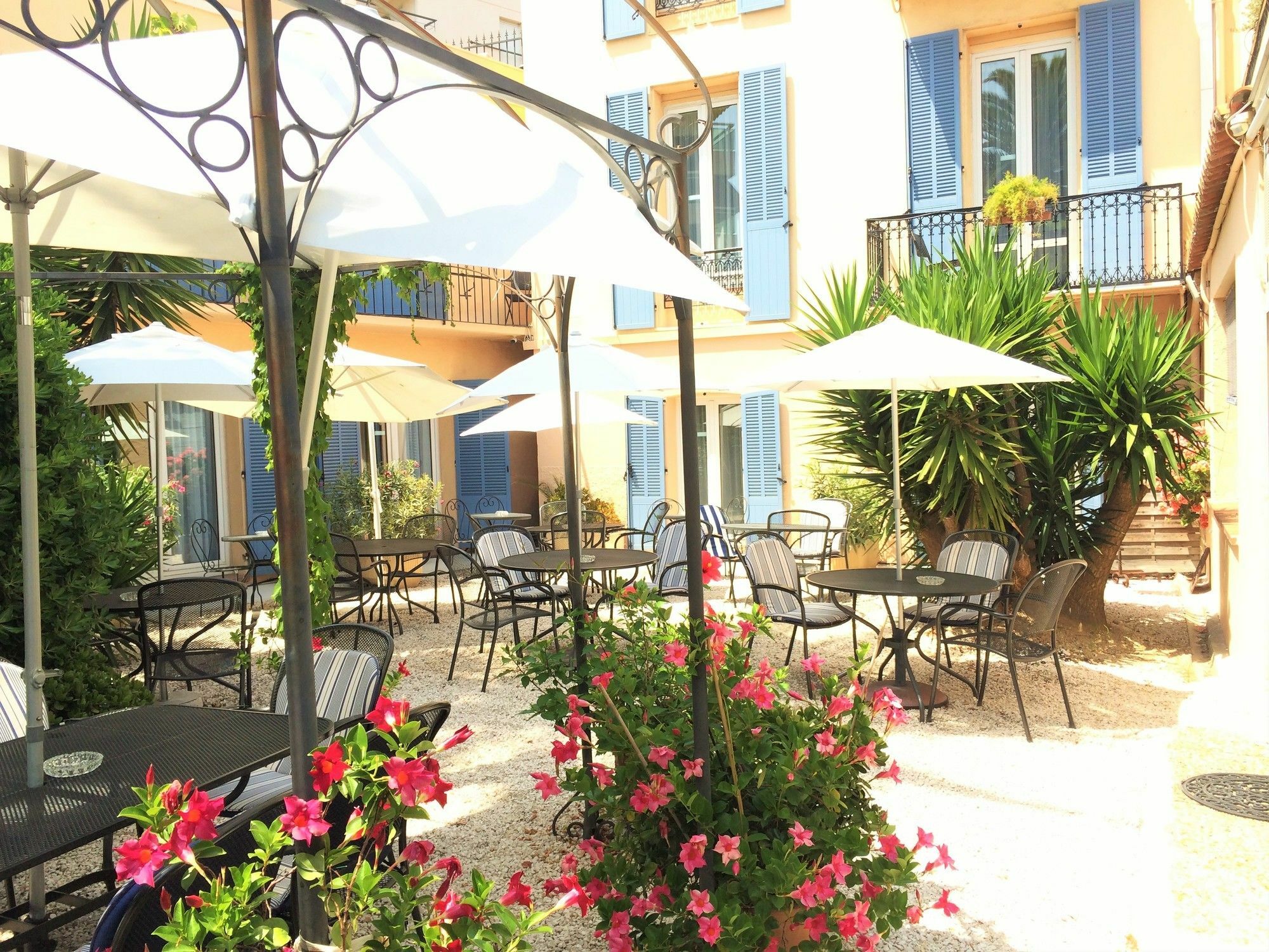 L'olivier - Piscine & Parking Hotel 3*