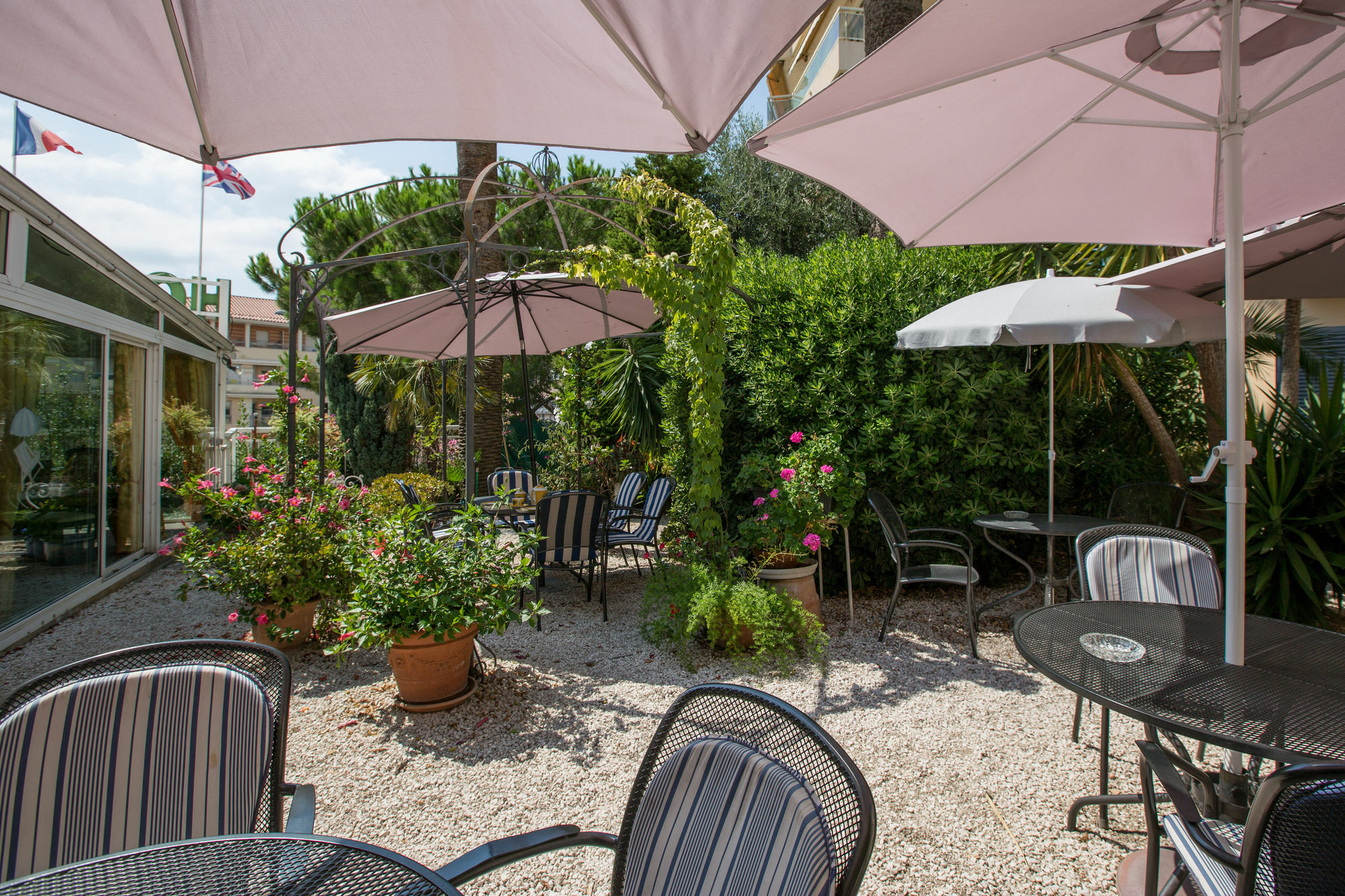 L'olivier - Piscine & Parking 3*
