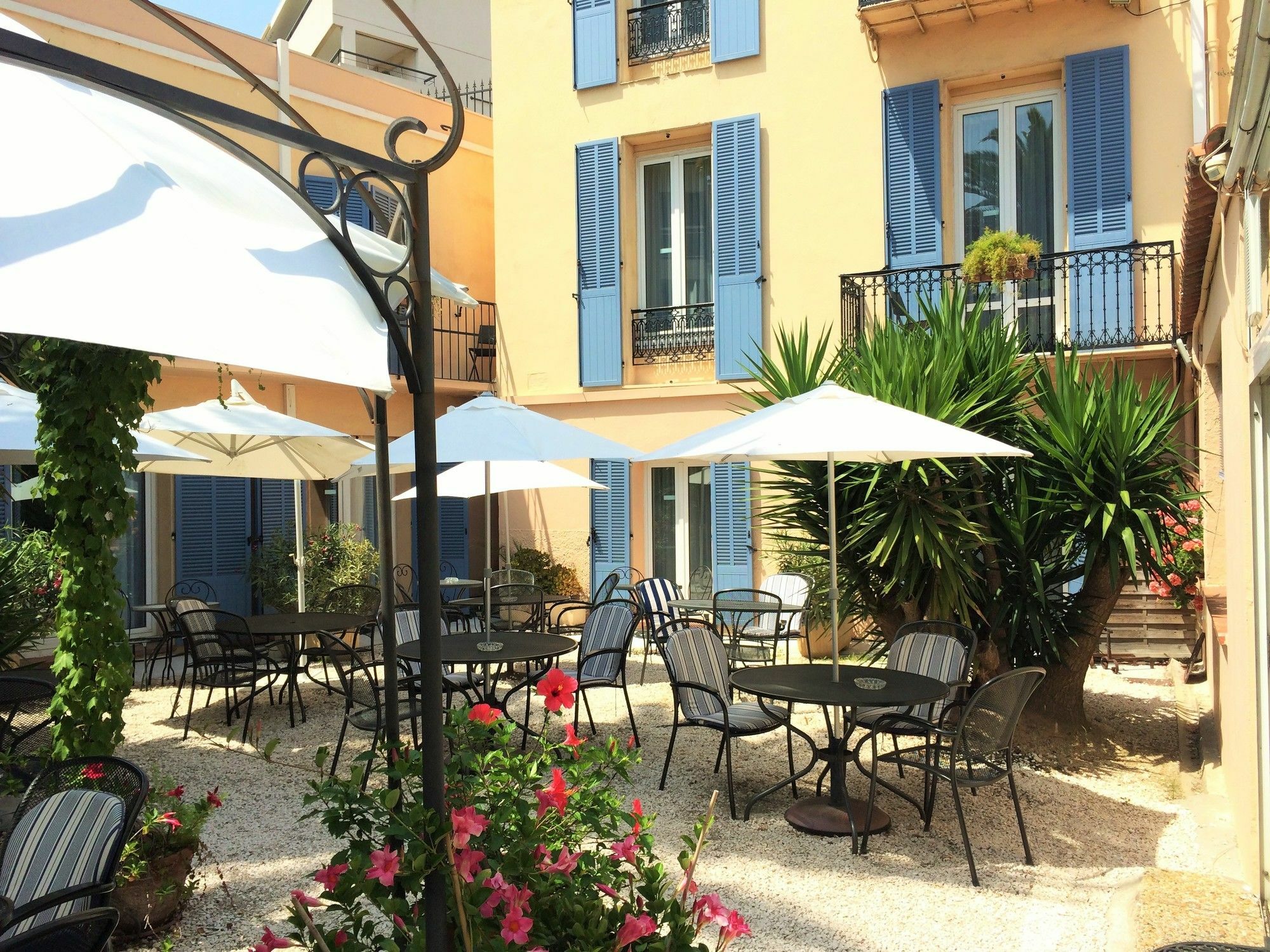 L'olivier - Piscine & Parking Hotel 3*