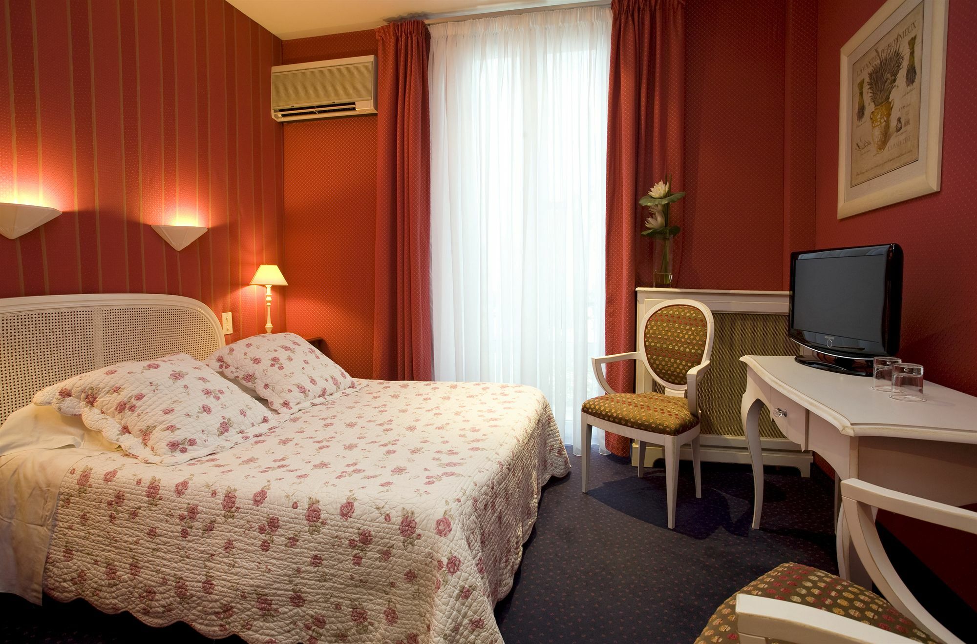 L'olivier - Piscine & Parking Hotel 3*