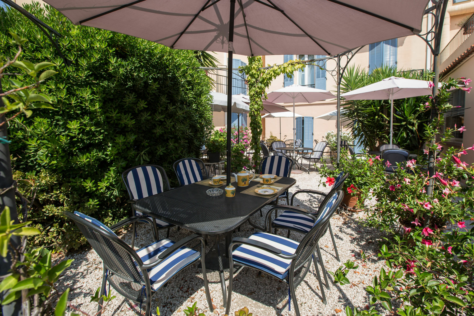 L'olivier - Piscine & Parking Hotel 3*
