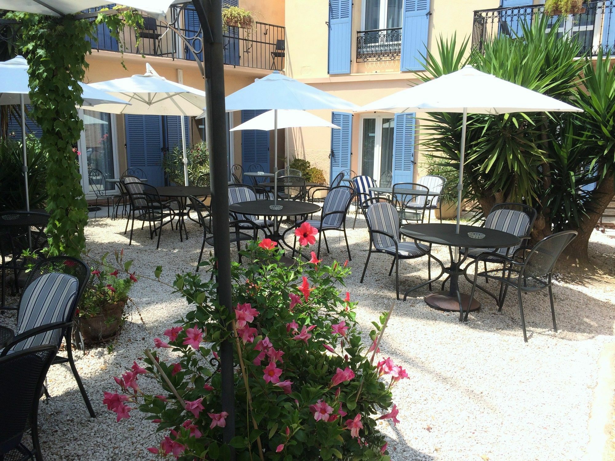 L'olivier - Piscine & Parking Hotel 3*